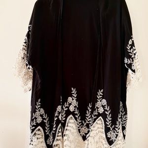 Cejon Black and Cream Lace Kimono